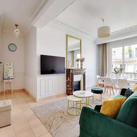 Apartment Magnificent Flat - Le Marais 2br 6p - Mobility Lease Paris